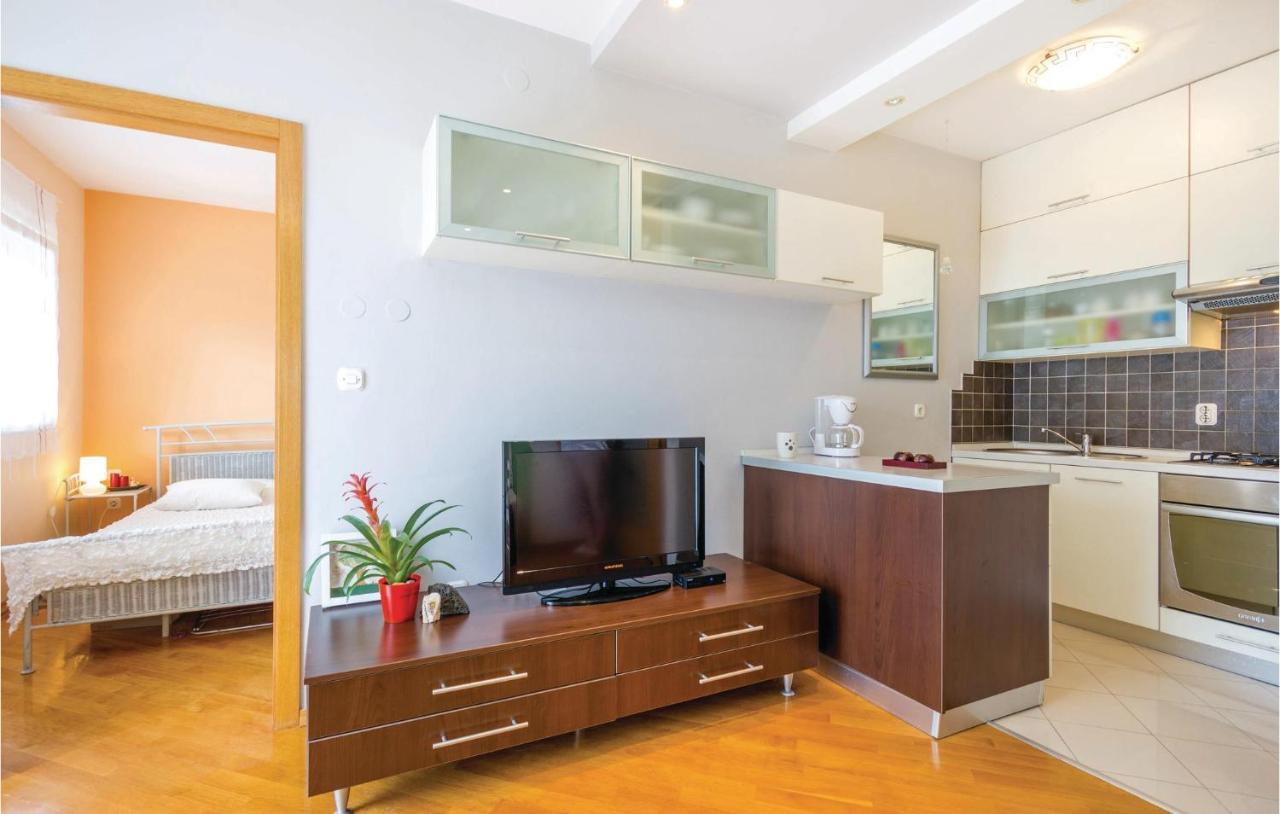 1 Bedroom Amazing Apartment In Риека Экстерьер фото