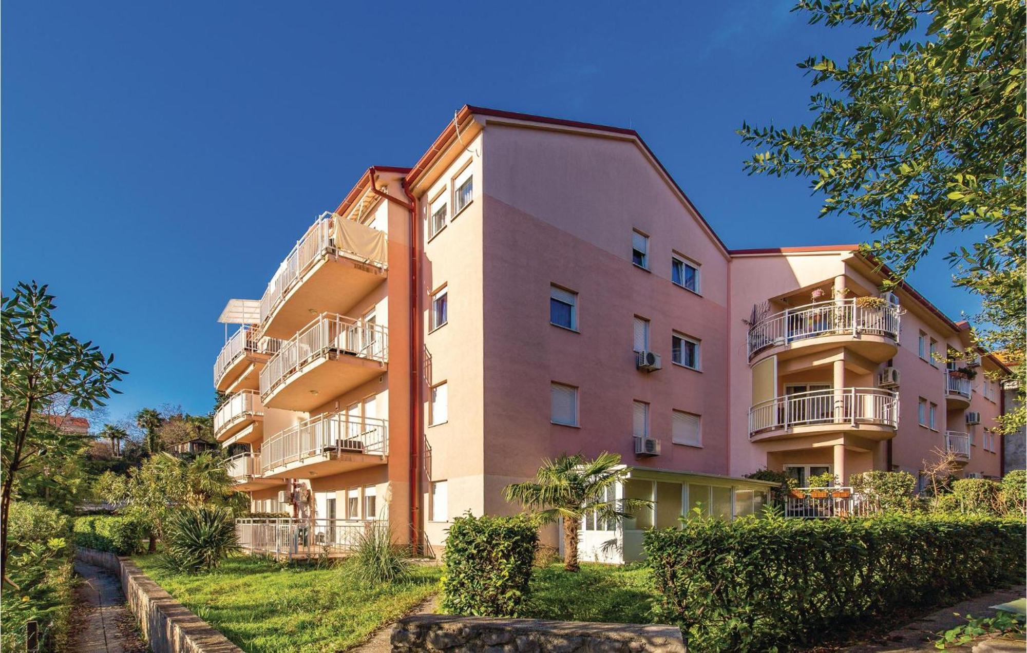 1 Bedroom Amazing Apartment In Риека Экстерьер фото